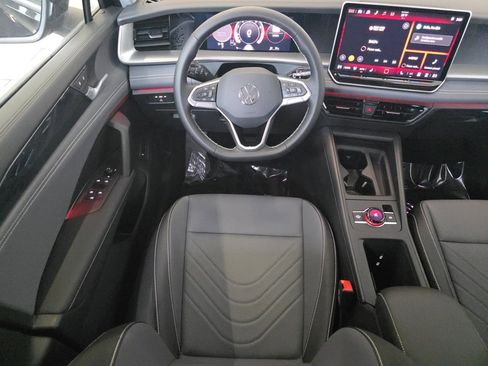 New 2026 Volkswagen Tiguan SE image 18