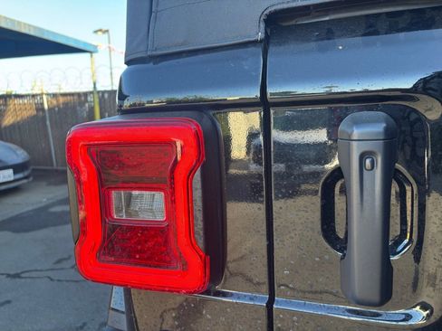 Used 2021 Jeep Wrangler Unlimited Rubicon 4xe w/ Cold Weather Group image 17