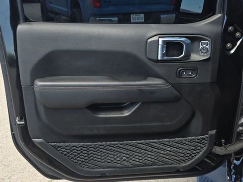 Used 2022 Jeep Wrangler Unlimited Sahara w/ Cold Weather Group image 25