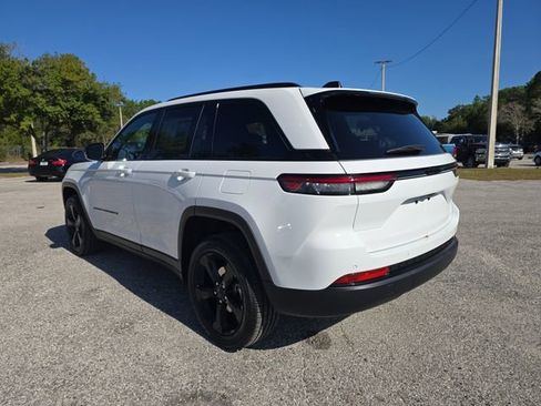 New 2025 Jeep Grand Cherokee Altitude image 4