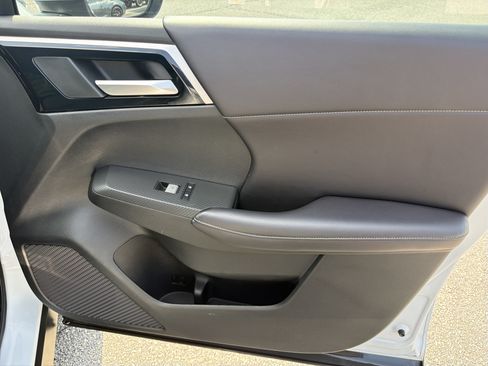 Used 2023 Mitsubishi Outlander SE FWD image 25