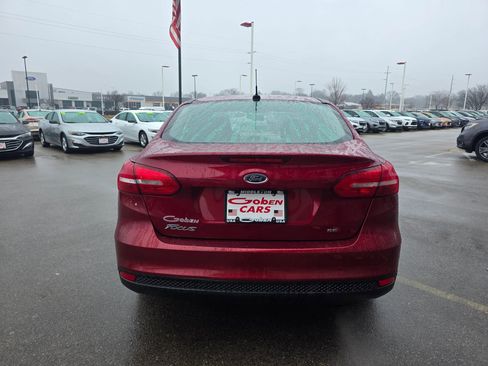 Used 2017 Ford Focus SE w/ Cold Weather Package image 4