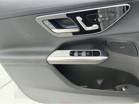 Used 2025 Mercedes-Benz GLC 300 image 32