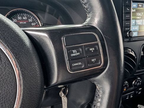 Used 2017 Jeep Wrangler Unlimited Rubicon AWD/4WD image 18
