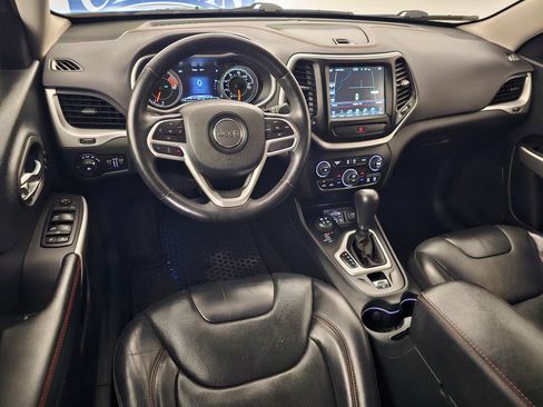 Used 2017 Jeep Cherokee Trailhawk AWD/4WD image 6