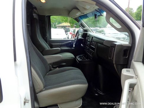 Used 2020 GMC Savana 2500 w/ Driver Convenience Package RWD image 19
