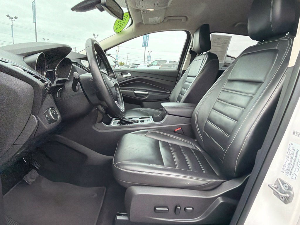 Used 2019 Ford Escape Titanium AWD/4WD image 14