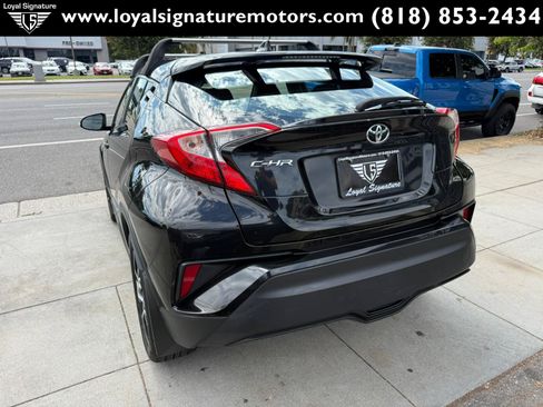Used 2018 Toyota C-HR XLE FWD image 5