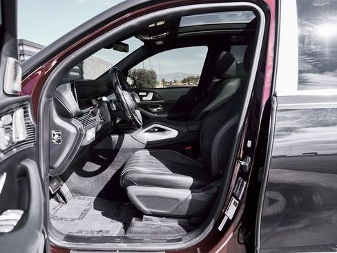 Used 2024 Mercedes-Benz Maybach GLS 600 Maybach GLS 600 image 34