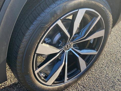 Used 2024 Volkswagen Atlas SEL Premium R-Line image 23