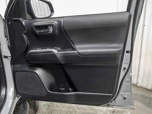 Used 2020 Toyota Tacoma TRD Off-Road w/ Advanced Technology Package image 41