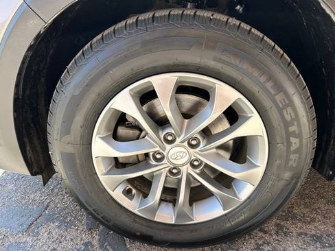 Used 2019 Hyundai Santa Fe SE AWD/4WD image 15