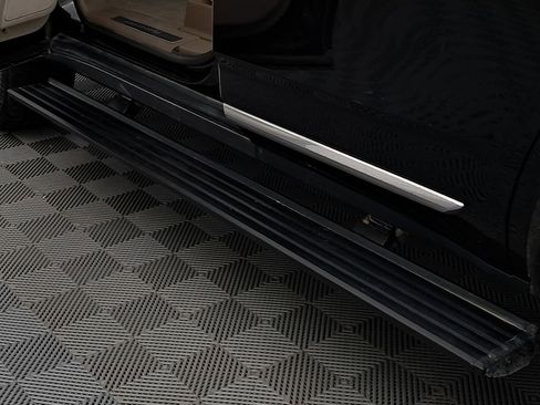 Used 2021 GMC Yukon Denali w/ Denali Premium Package image 6