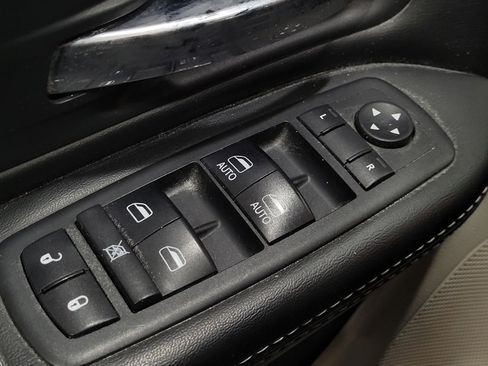 Used 2018 Dodge Grand Caravan SXT image 27