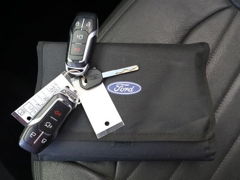 Used 2016 Ford Edge SEL image 28