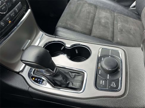 Certified 2022 Jeep Grand Cherokee Laredo X image 34