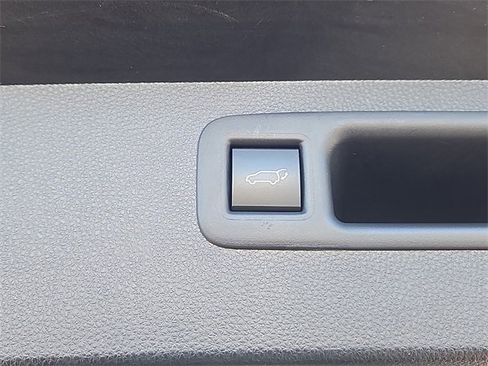 Used 2023 Toyota Highlander LE image 18