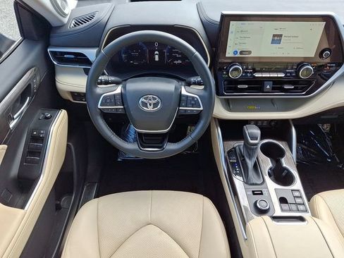 Used 2023 Toyota Highlander Platinum AWD/4WD image 11