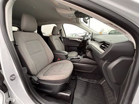 Used 2021 Ford Escape SE w/ SE Sport Appearance Package image 33