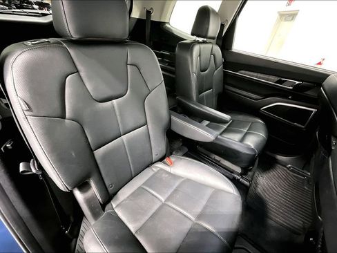 Used 2024 Kia Telluride EX w/ EX Captain's Chair Package FWD image 32