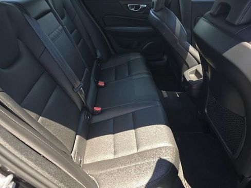 Used 2022 Volvo S60 B5 Momentum w/ Premium Package image 23