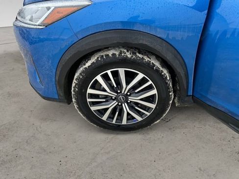 Used 2022 Nissan Kicks SV image 10
