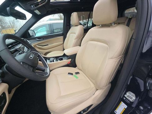 Used 2023 Jeep Grand Cherokee 4WD 4xe image 3