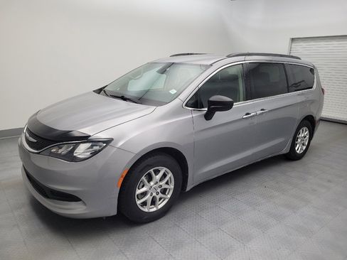 Used 2021 Chrysler Voyager Lxi FWD image 2