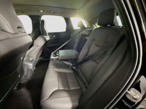 Used 2025 Volvo XC60 B5 Plus image 25