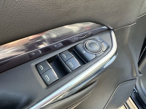 Certified 2023 Cadillac XT4 Luxury w/ Cold Weather Package image 19