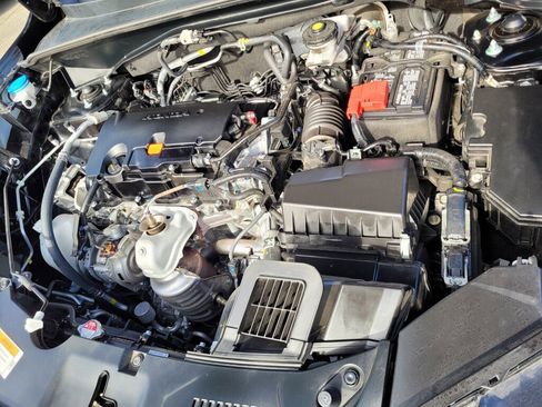 Certified 2025 Honda HR-V LX image 9