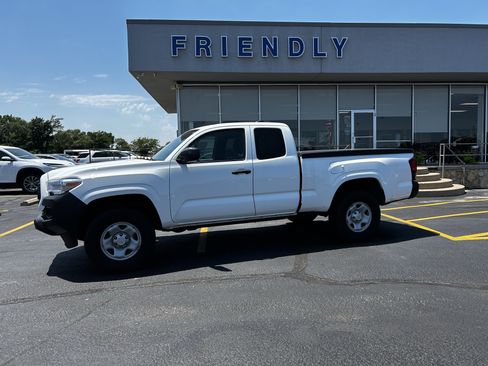 Used 2023 Toyota Tacoma SR RWD image 2