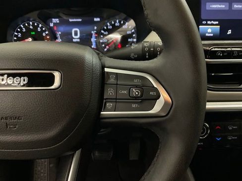 Used 2025 Jeep Compass Limited AWD/4WD image 13