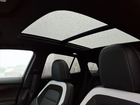 Used 2024 Chevrolet Blazer EV LT image 15