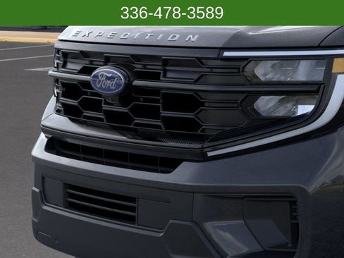 New 2025 Ford Expedition Active image 17