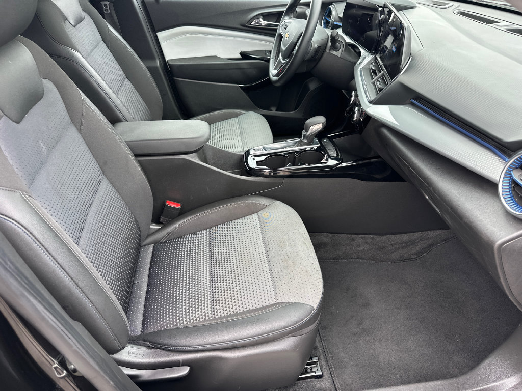 Used 2025 Chevrolet Trax LT w/ LT Convenience Package FWD image 13