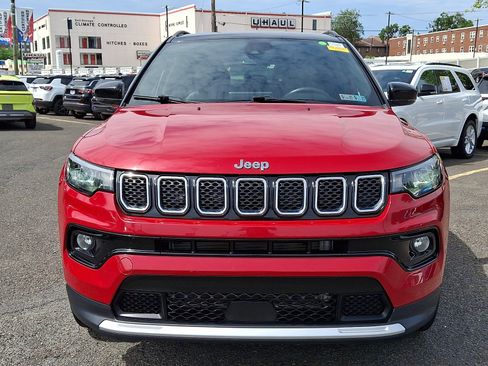 Used 2024 Jeep Compass Limited AWD/4WD image 2