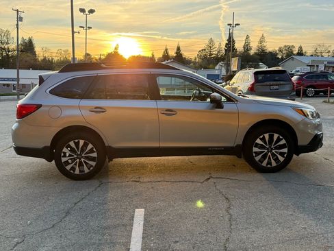 Used 2015 Subaru Outback 2.5i Limited image 9