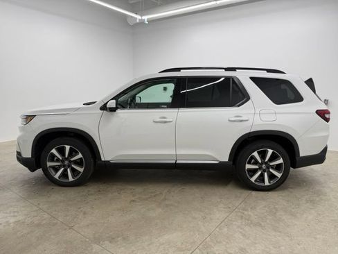 Used 2025 Honda Pilot Touring image 8