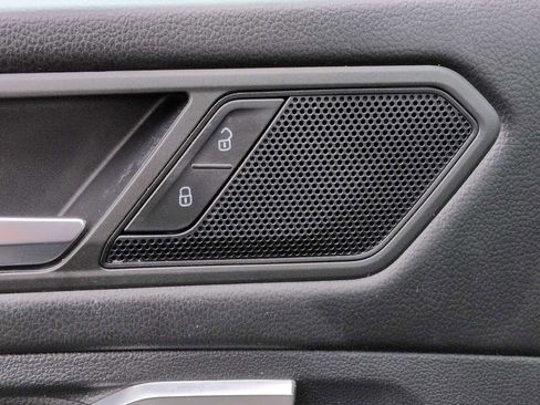 Used 2021 Volkswagen Tiguan SE AWD/4WD image 30