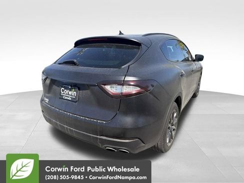 Used 2017 Maserati Levante S AWD/4WD image 3