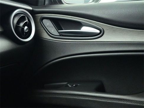 Used 2022 Alfa Romeo Stelvio Ti image 35