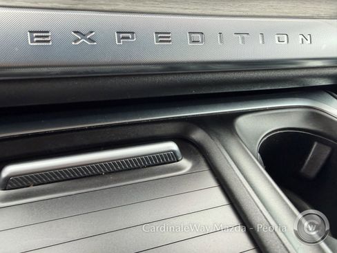 Used 2025 Ford Expedition Platinum AWD/4WD image 28