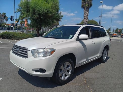 Used 2010 Toyota Highlander 2WD image 3