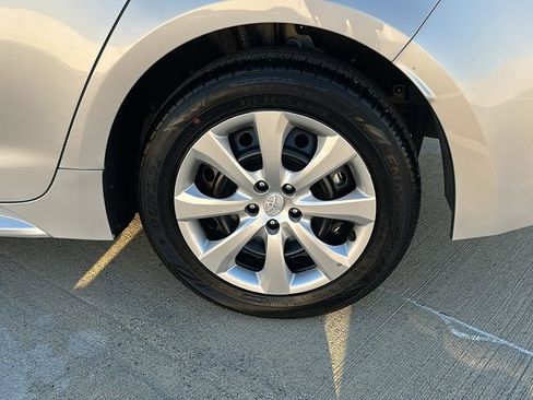 Used 2025 Toyota Corolla LE image 17