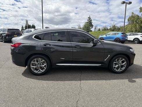 Used 2022 BMW X4 xDrive30i AWD/4WD image 2