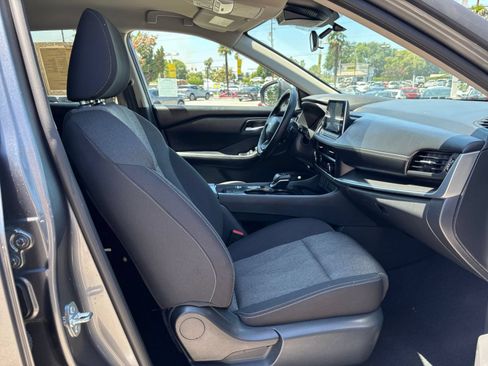 Used 2025 Nissan Rogue SV FWD image 38