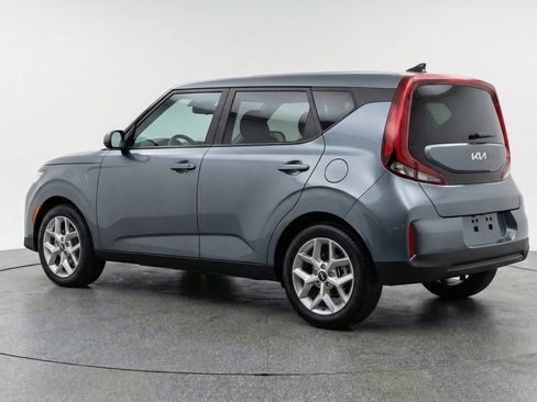 Used 2025 Kia Soul LX w/ LX Technology Package FWD image 6