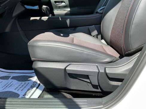 Used 2025 Nissan Kicks SR w/ SR Premium Package FWD image 14