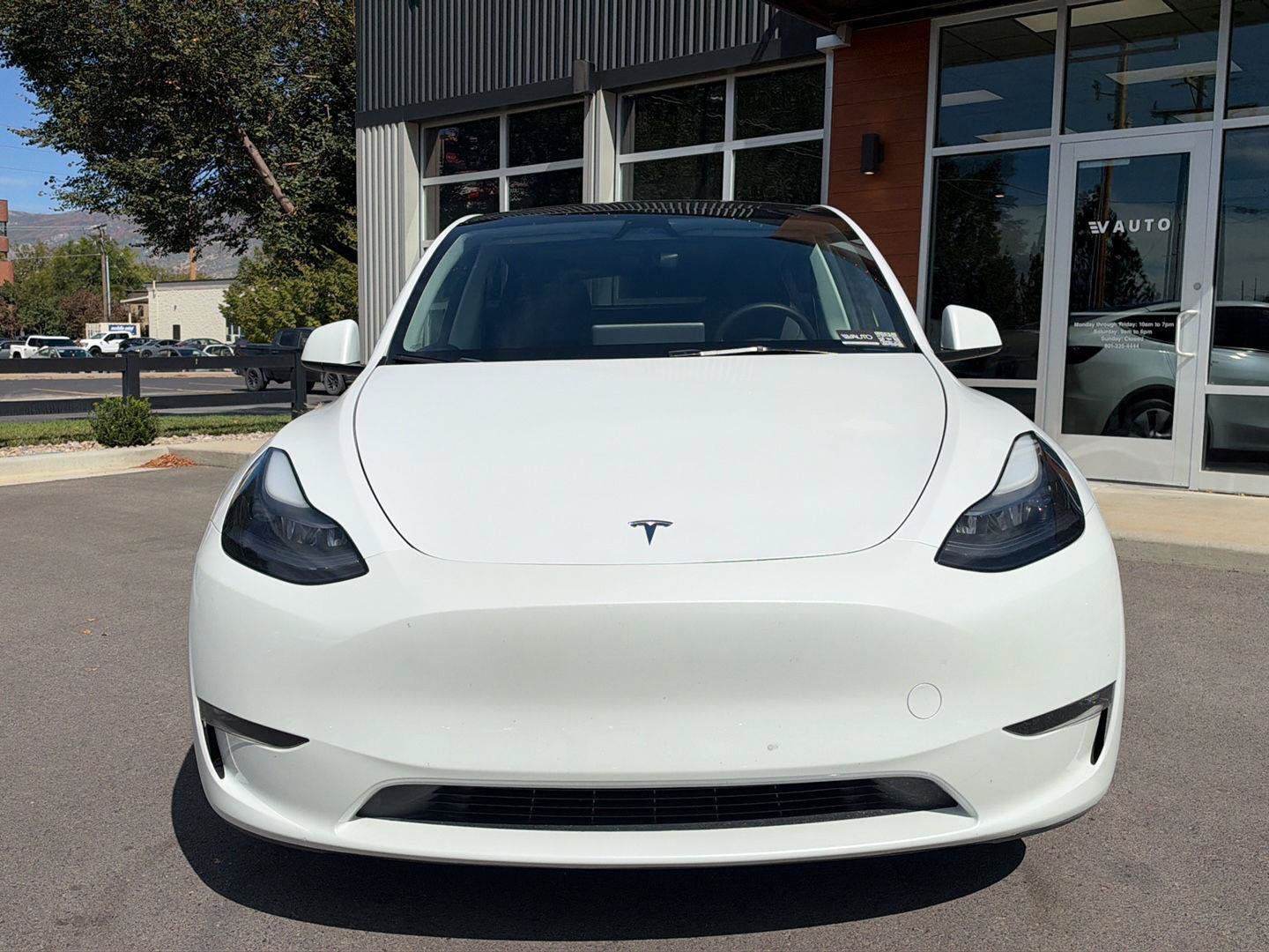 Used 2024 Tesla Model Y Long Range AWD/4WD image 3